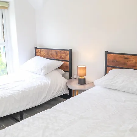 Lovely 2 Bed Flat - Next To Business Conference Centre -relocation- Familly *