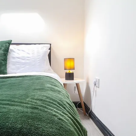Apartment Lovely 2 Bed Flat - Next To Business Conference Centre -relocation- Familly
