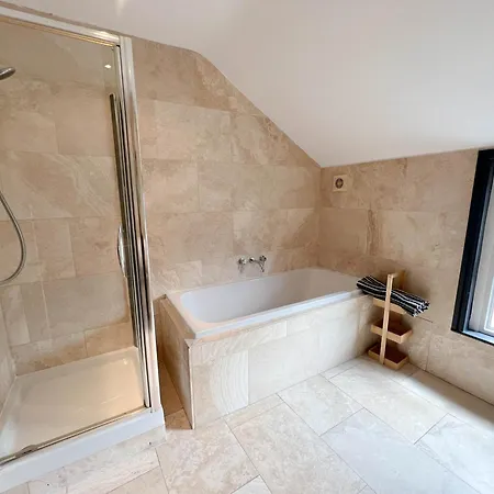 Lovely 2 Bed Flat - Next To Business Conference Centre -relocation- Familly Harrogate