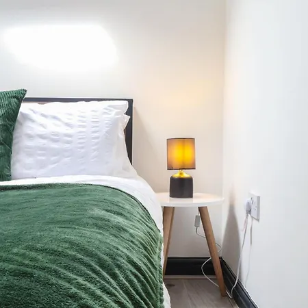 Lovely 2 Bed Flat - Next To Business Conference Centre -relocation- Familly Harrogate