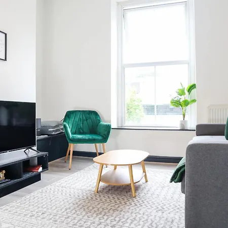 Lovely 2 Bed Flat - Next To Business Conference Centre -relocation- Familly *