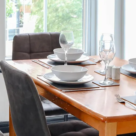 Apartment Lovely 2 Bed Flat - Next To Business Conference Centre -relocation- Familly Harrogate