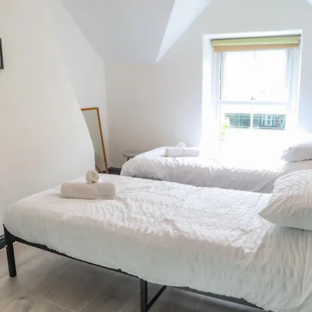 Lovely 2 Bed Flat - Next To Business Conference Centre -relocation- Familly Apartment *