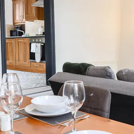 Lovely 2 Bed Flat - Next To Business Conference Centre -relocation- Familly *