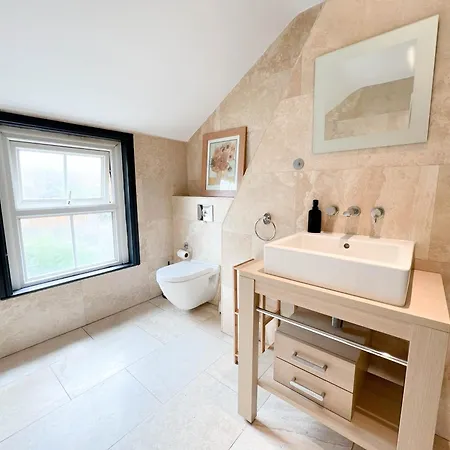 Lovely 2 Bed Flat - Next To Business Conference Centre -relocation- Familly * Harrogate