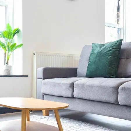 Apartment Lovely 2 Bed Flat - Next To Business Conference Centre -relocation- Familly
